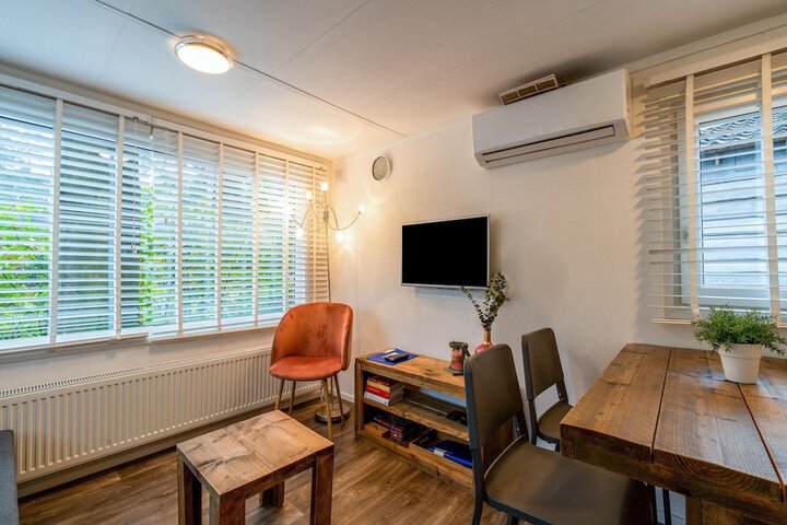 Room 9 of 38