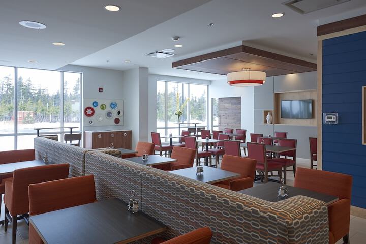 Breakfast/Coffee Service 23 of 36