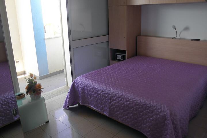 Room 32 of 64