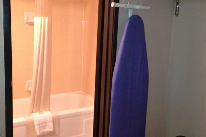 Iron/ironing board