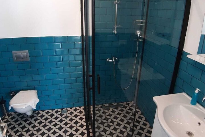 Room 6 of 7