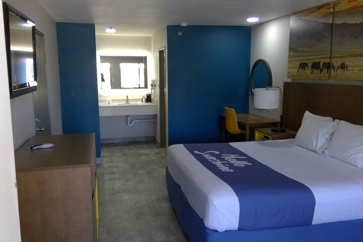 Room 4 of 44