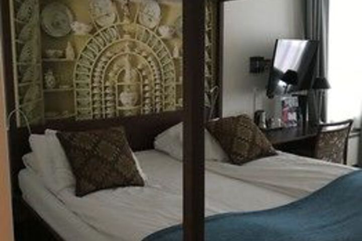 Room 25 of 79