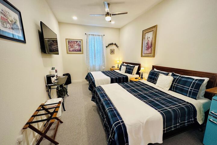 Room 10 of 26