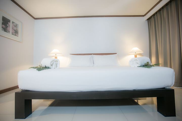Room 100 of 143