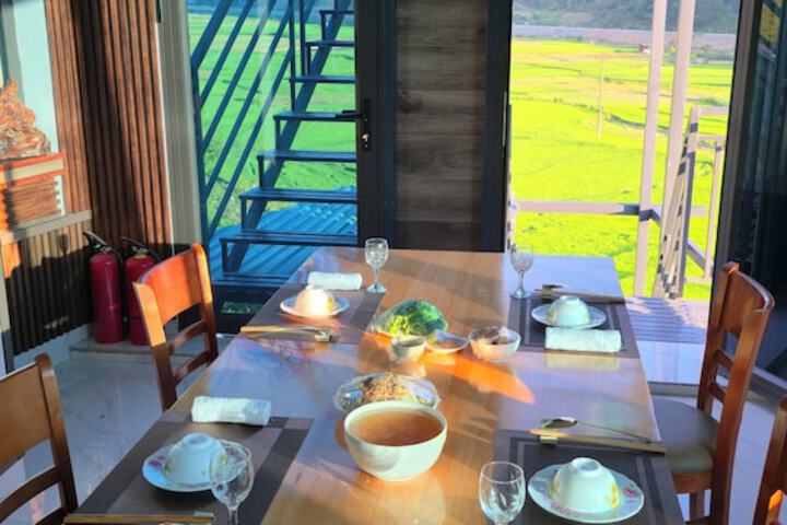Dining 54 of 62