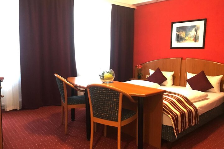 Room 32 of 47