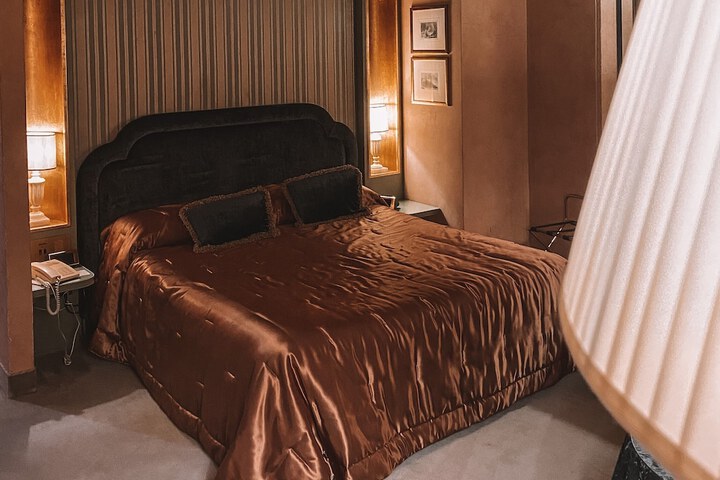 Room 28 of 68