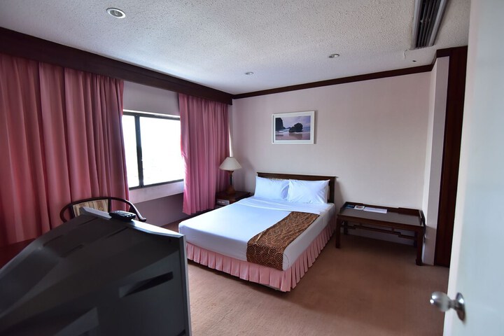 Room 16 of 55