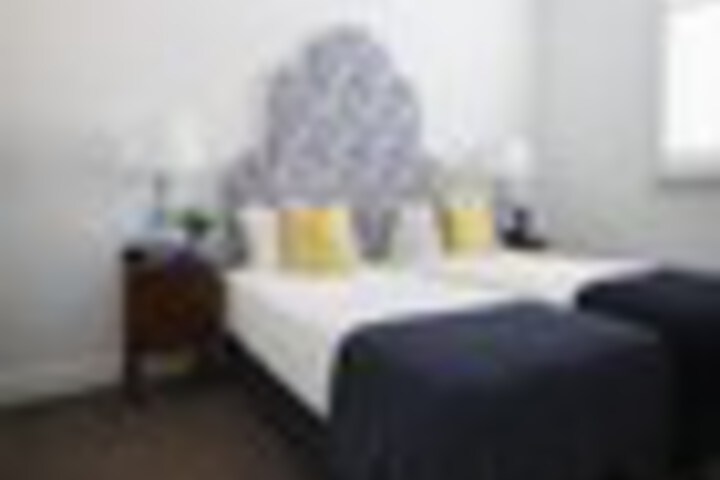Room 8 of 117