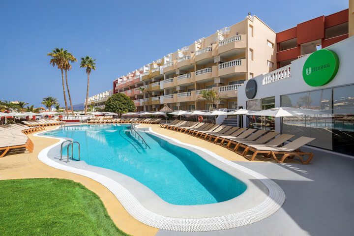 Hotel with Pool