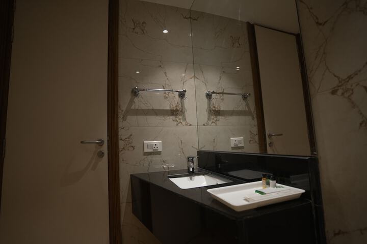 Room 34 of 60