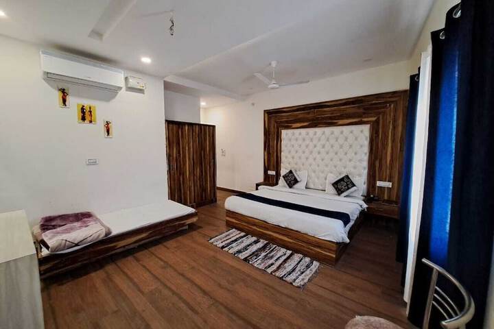 Room 30 of 73
