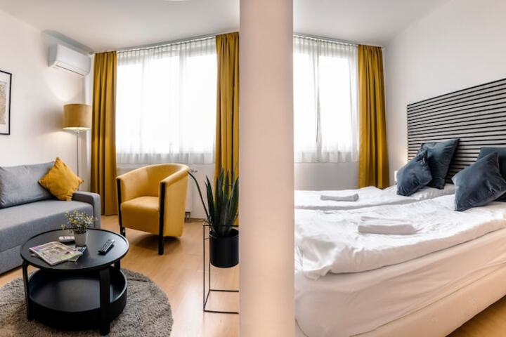 Room 6 of 36
