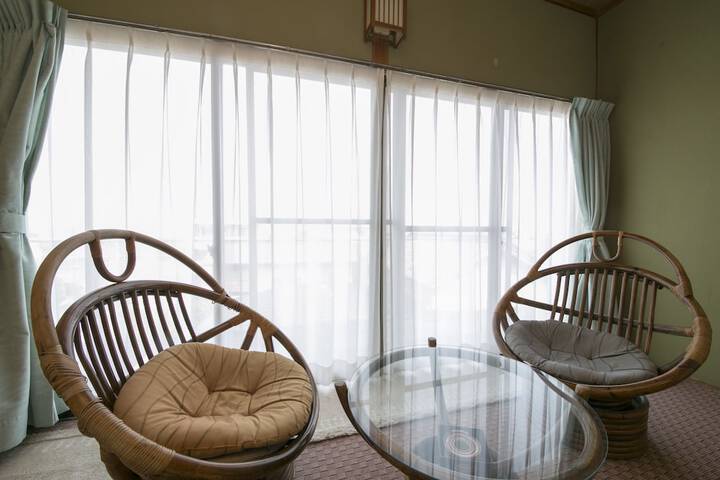 Room 10 of 42