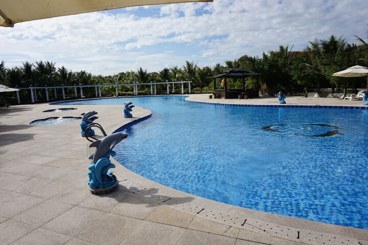 Hotel Pool