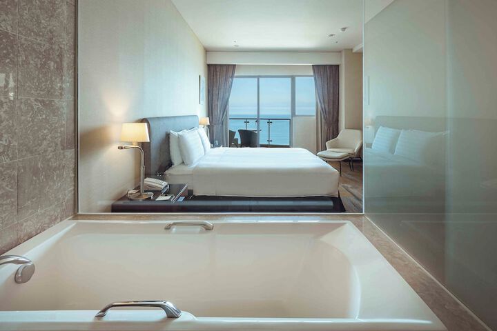 Room 14 of 61