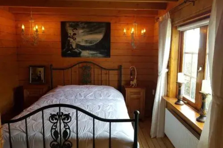 Room 2 of 19