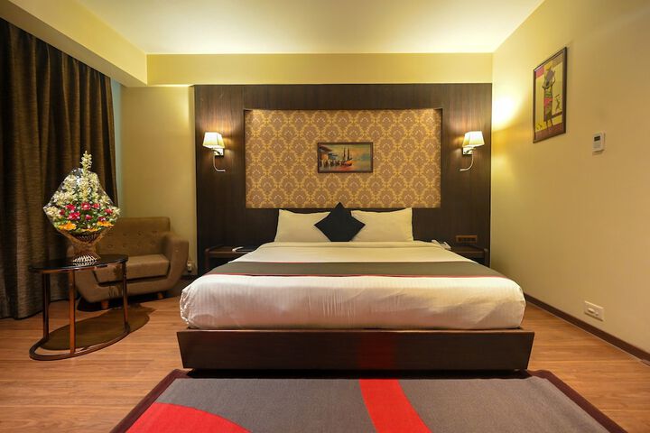 Room 6 of 33