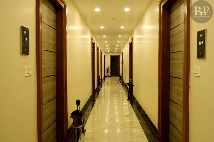 Ballroom/Hall 42 of 43