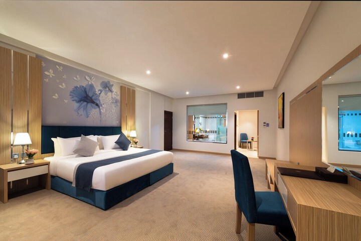 Room 8 of 48