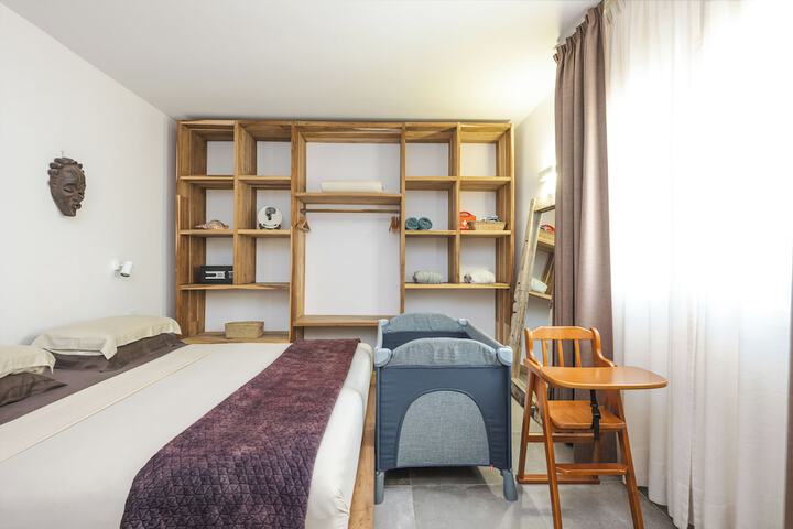 Room 8 of 80