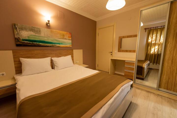 Room 6 of 93