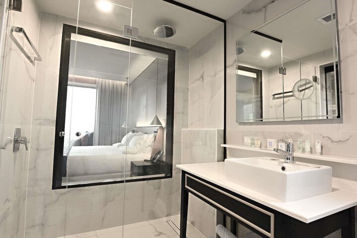 Room 34 of 100