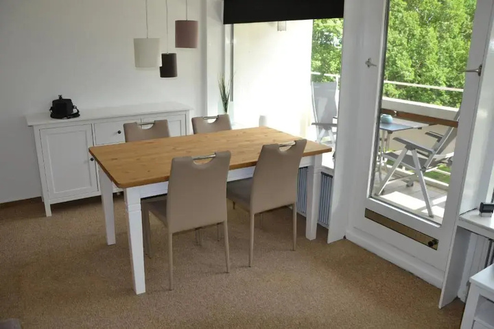 Room 3 of 10