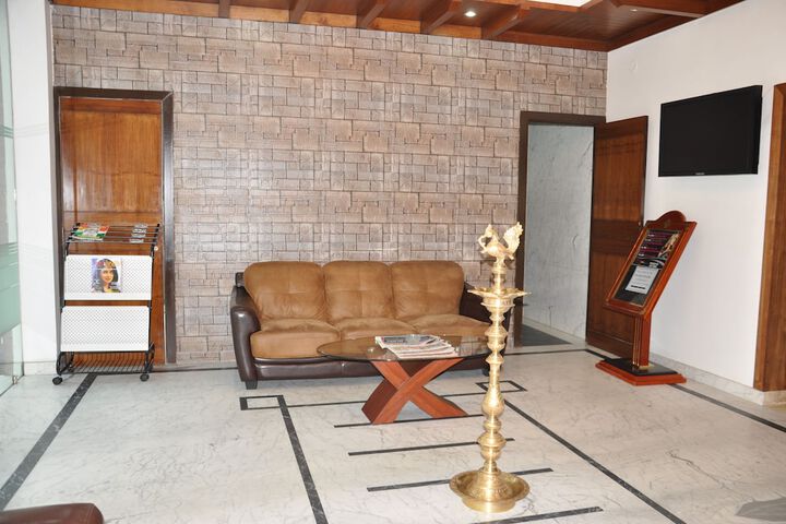 Entrance & Lobby