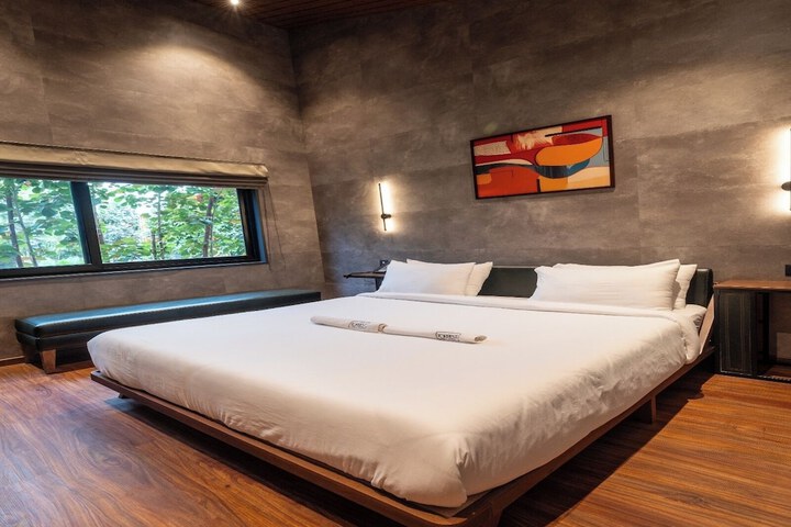Room 16 of 60