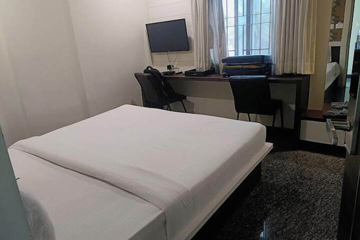 Room 6 of 19