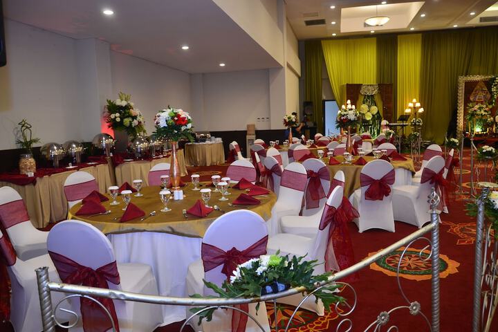 Indoor wedding