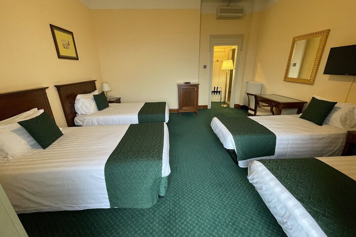 Room 25 of 121