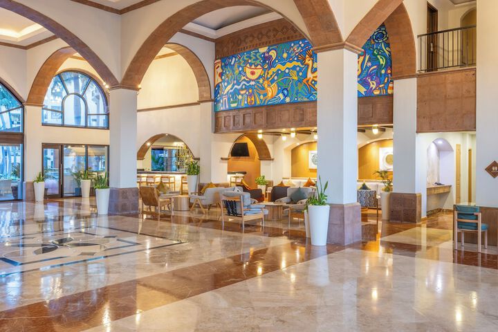 Hotel Interior 4 of 115
