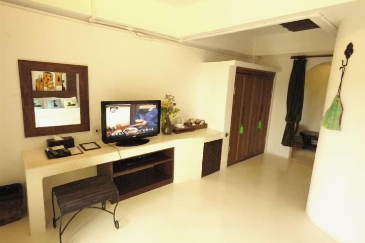 Room 10 of 34