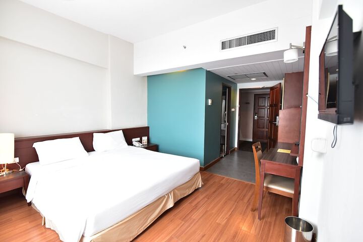 Room 28 of 84