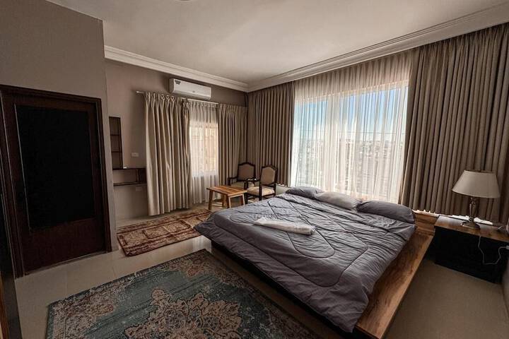 Room 5 of 32