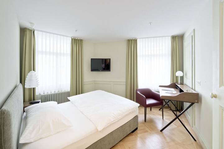 Room 6 of 45