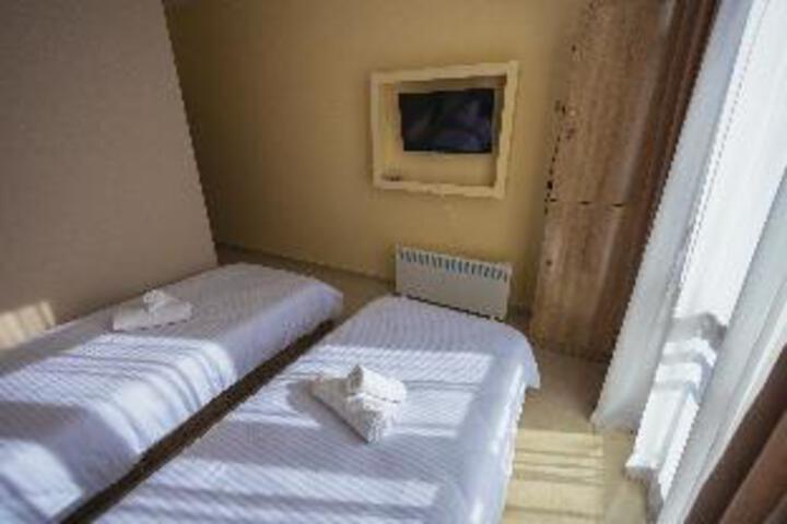 Room 7 of 18