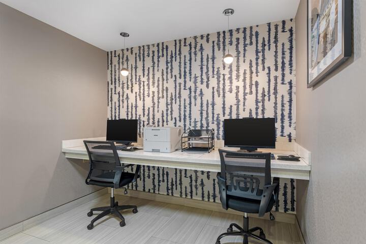 Business Center 64 of 69