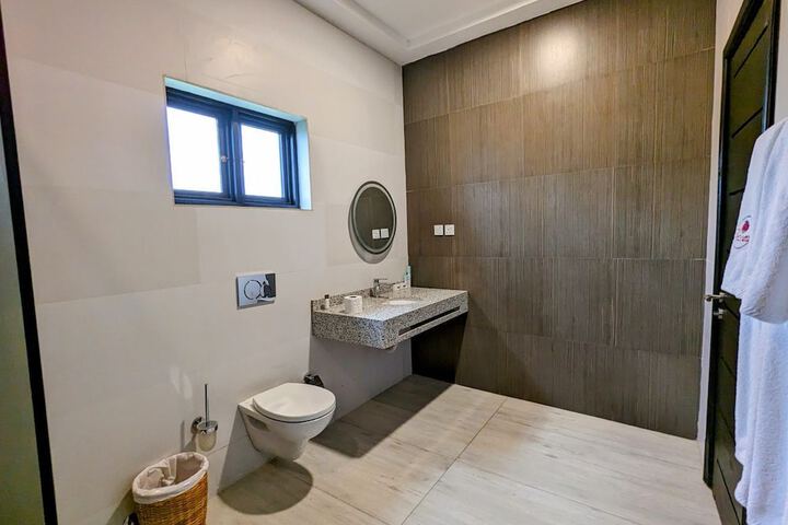 Room 10 of 34