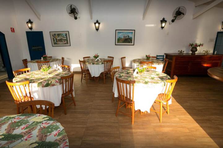 Dining 42 of 65