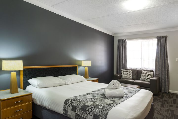 Room 8 of 85