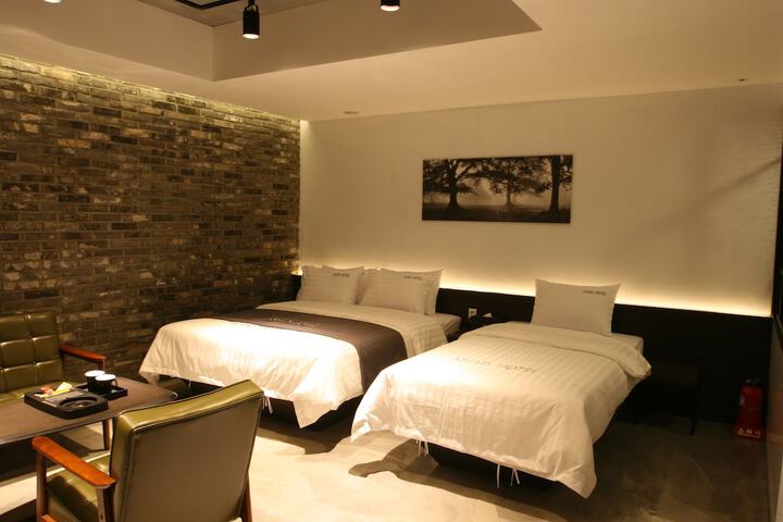 Room 19 of 32
