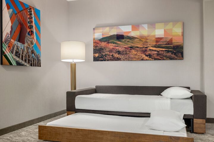 Room 21 of 77