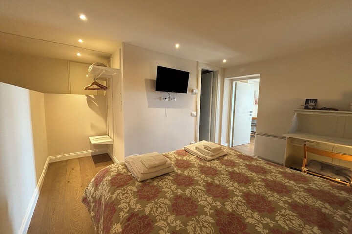 Room 15 of 93