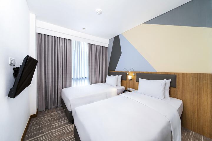 Room 3 of 42