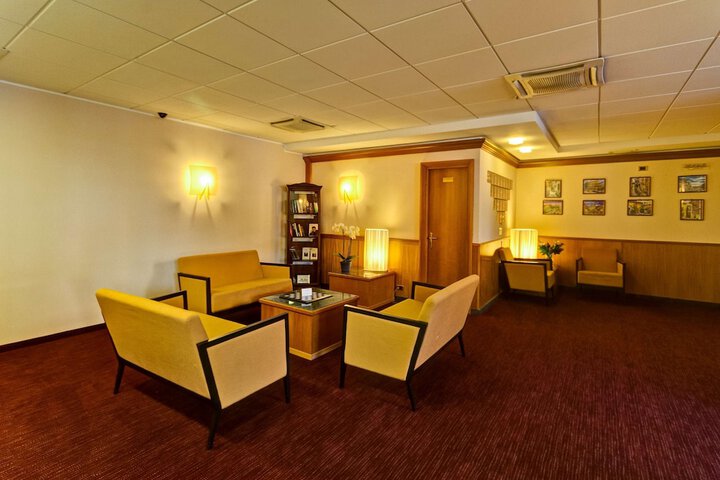 Guest Lobby