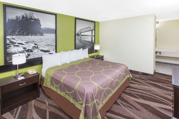 1 King Bed (8 of 10)